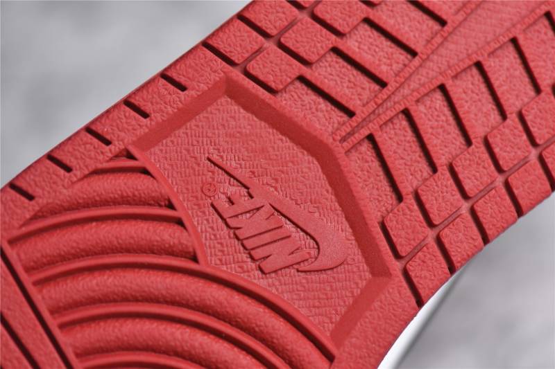 Jordan 1 Mid Chicago Toe
