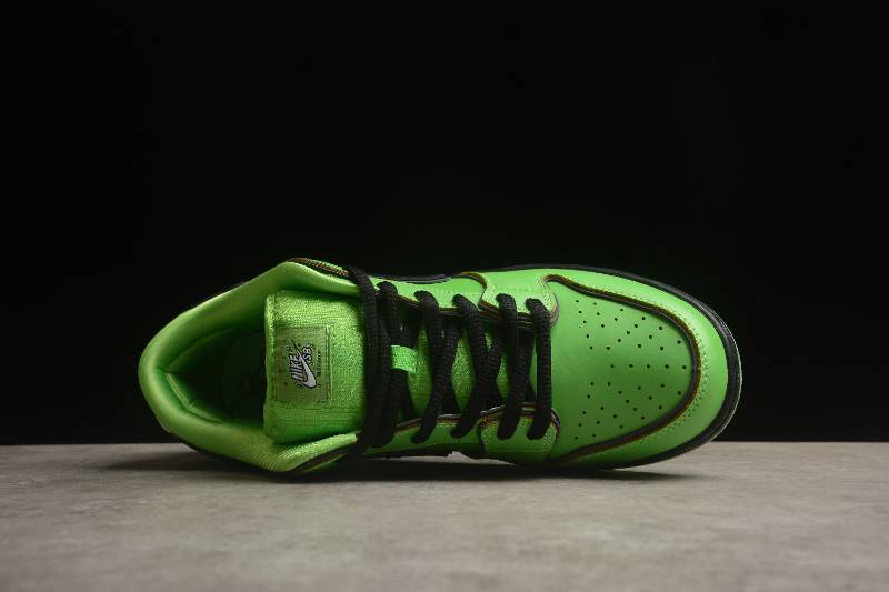 Nike SB Dunk Low
The Powerpuff Girls Buttercup (docinho)