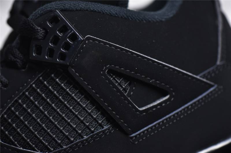 Jordan 4 Retro
Black Cat