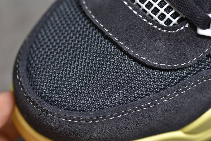 Jordan 4 Retro
Union Off Noir