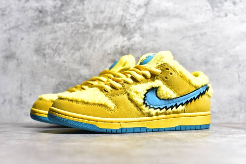 Nike SB Dunk Low
Grateful Dead Bears Yellow