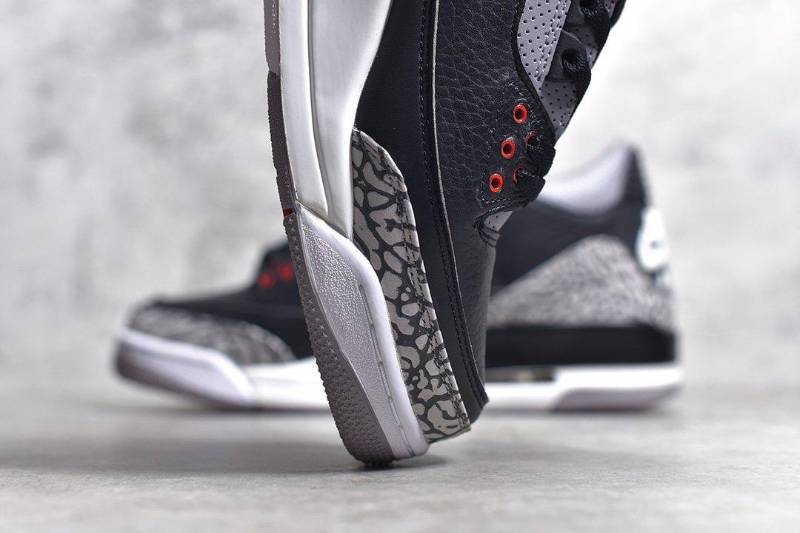 Jordan 3 Retro
Black Cement