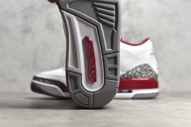Jordan 3 Retro
Fire Red