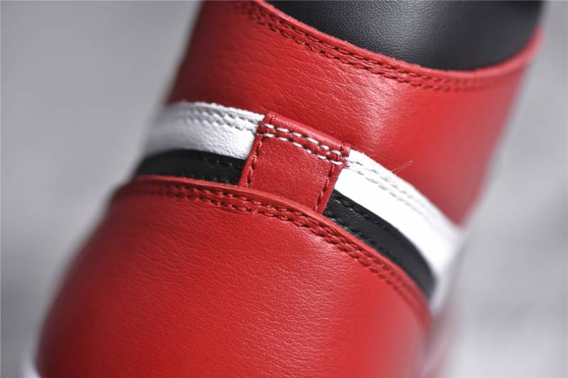 Jordan 1 Mid Chicago Toe