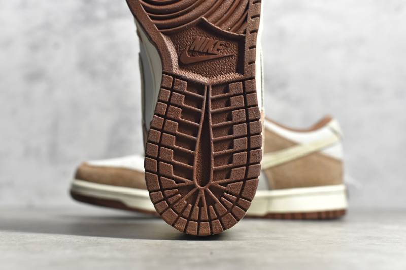 Nike Dunk Low
Medium Curry