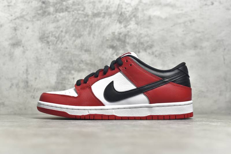 Nike SB Dunk Low
J-Pack Chicago