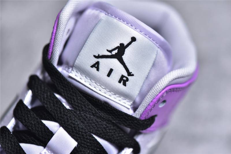 Jordan 1 Mid
Barely Grape