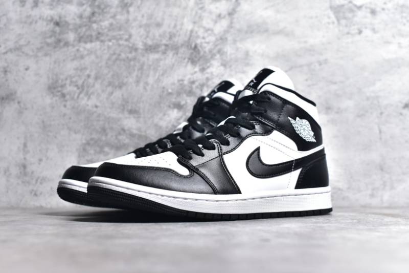 Jordan 1 Mid
Panda