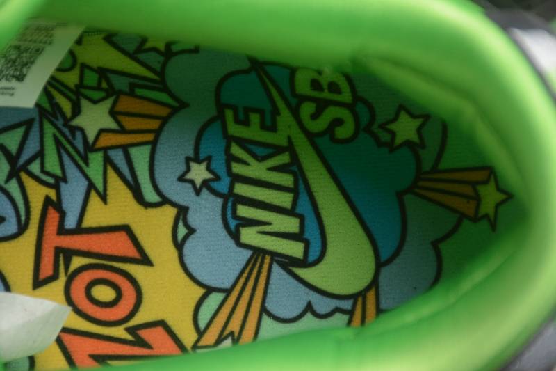 Nike SB Dunk Low
The Powerpuff Girls Buttercup (docinho)