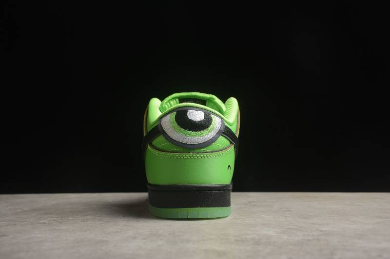 Nike SB Dunk Low
The Powerpuff Girls Buttercup (docinho)