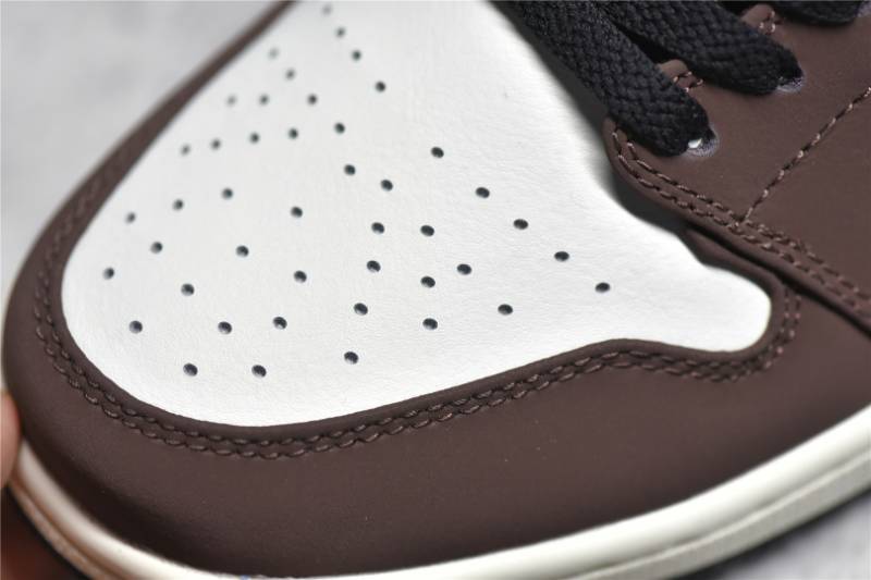 Jordan 1 Low
Mocha
