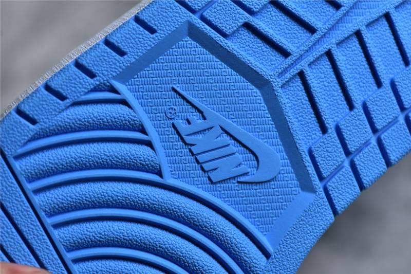 Jordan 1 Mid
University Blue Black