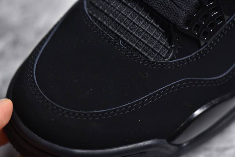 Jordan 4 Retro
Black Cat