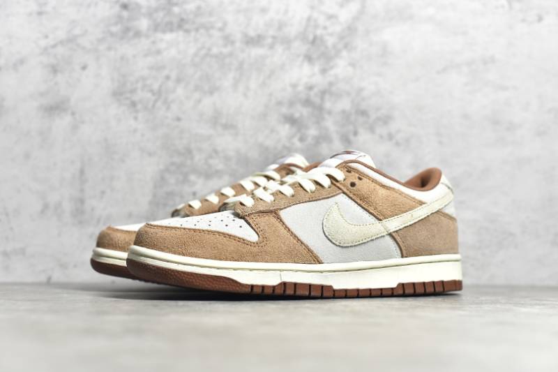 Nike Dunk Low
Medium Curry