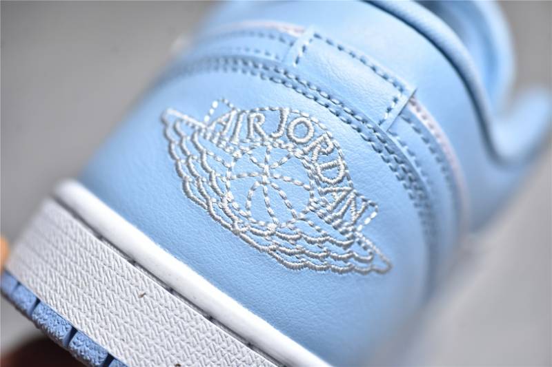 Jordan 1 Low
White Ice Blue