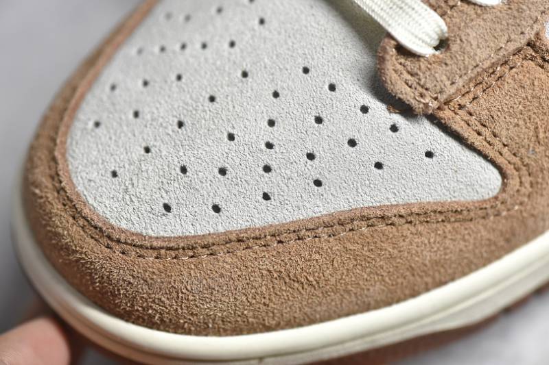 Nike Dunk Low
Medium Curry