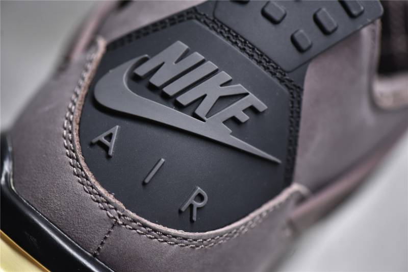 Jordan 4 Retro
A Ma Maniére Violet Ore