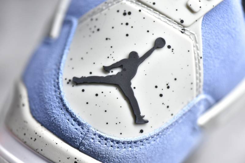 Jordan 4 Retro
University Blue