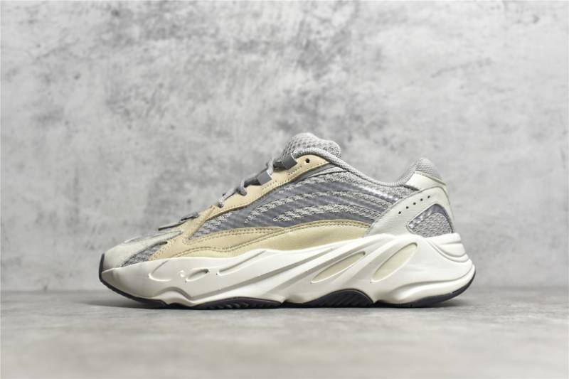 Adidas Yeezy Boost 700 V2
Cream