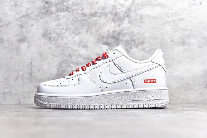 Nike Air Force 1 Low
Supreme White