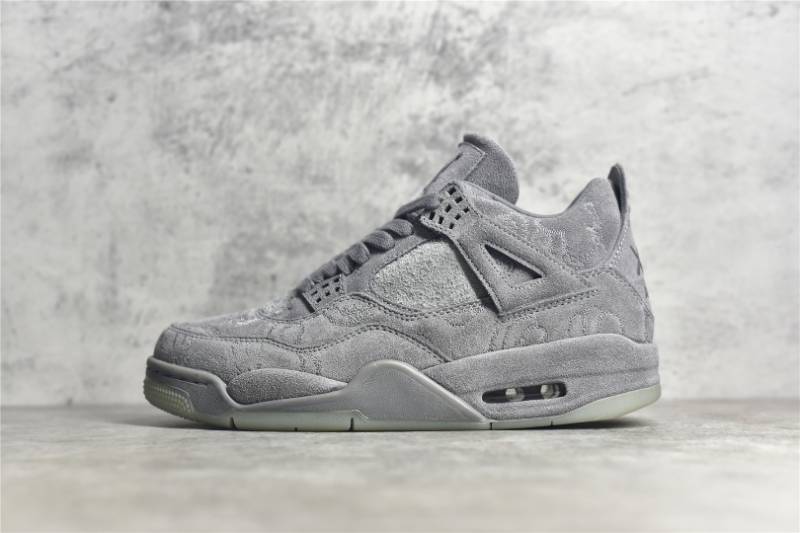 Jordan 4 Retro
Kaws