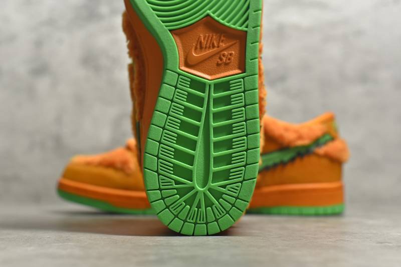 Nike SB Dunk Low
Grateful Dead Bears Orange
