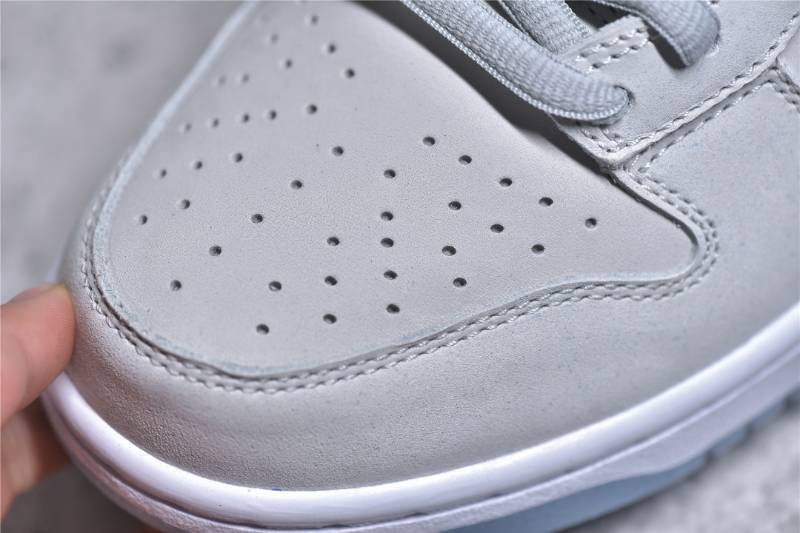 Nike SB Dunk Low
Concepts White Lobster (Friends and Family)