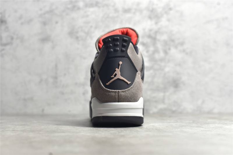 Jordan 4 Retro
Taupe Haze