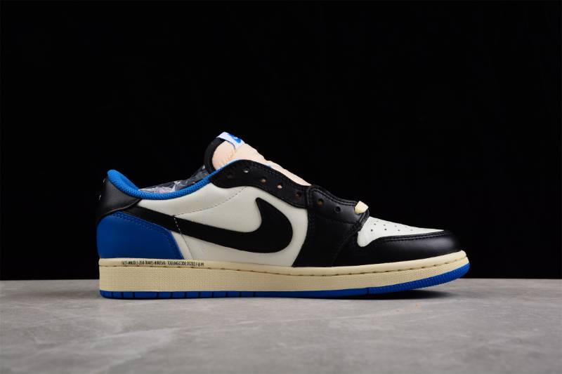 Jordan 1 Retro Low OG SP
Fragment x Travis Scott