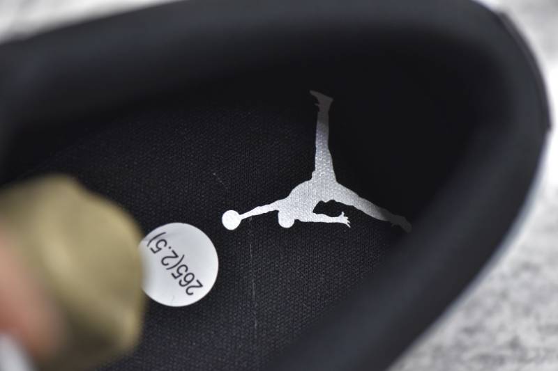 Jordan 1 Low
Diamond Shorts