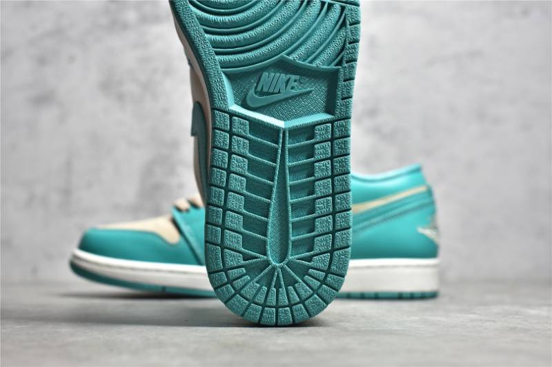 Jordan 1 Low
Tropical Teal