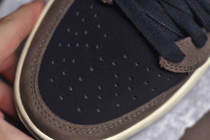 Jordan 1 Retro Low OG SP
Travis Scott Mocha