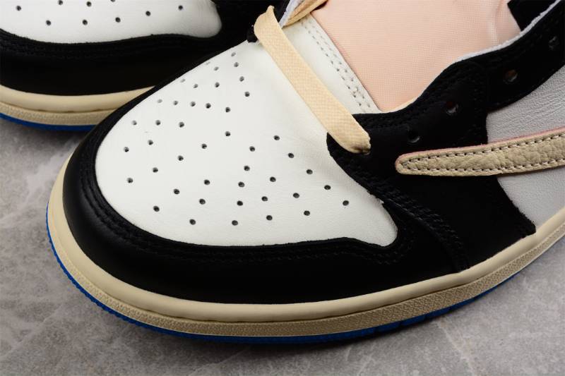 Jordan 1 Retro Low OG SP
Fragment x Travis Scott
