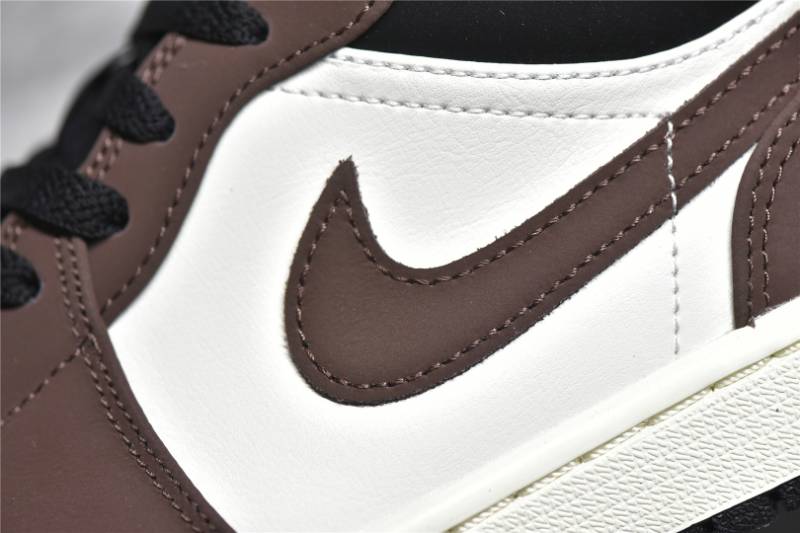 Jordan 1 Low
Mocha