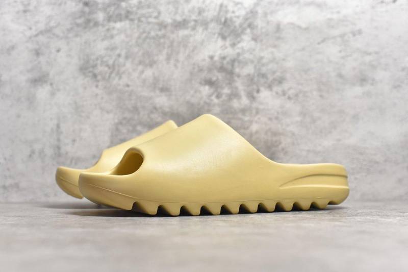 Adidas Yeezy Slide
Desert Sand