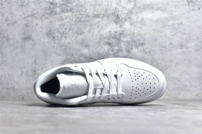 Jordan 1 Retro Low Golf
Triple White
