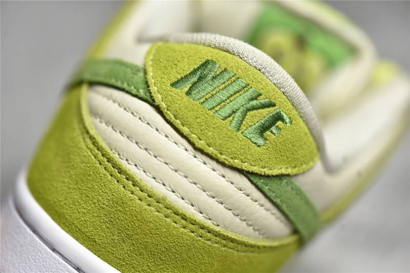Nike SB Dunk Low
Green Apple