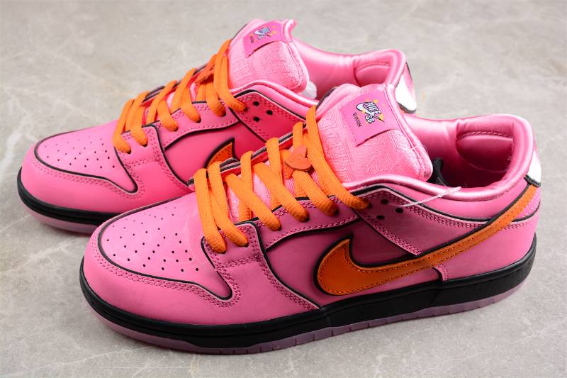 Nike SB Dunk Low
The Powerpuff Girls Blossom (florzinha)