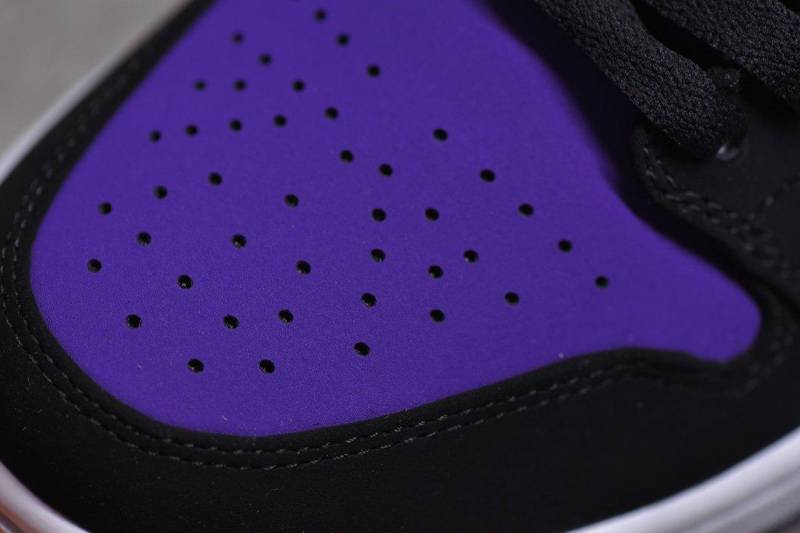 Jordan 1 Low
Court Purple
