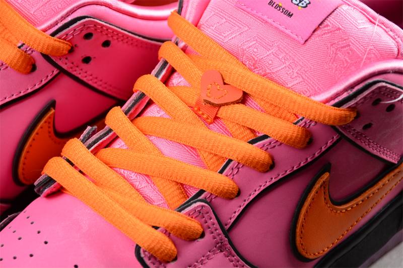 Nike SB Dunk Low
The Powerpuff Girls Blossom (florzinha)