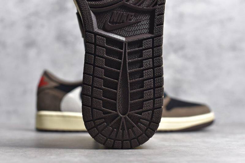Jordan 1 Retro Low OG SP
Travis Scott Mocha