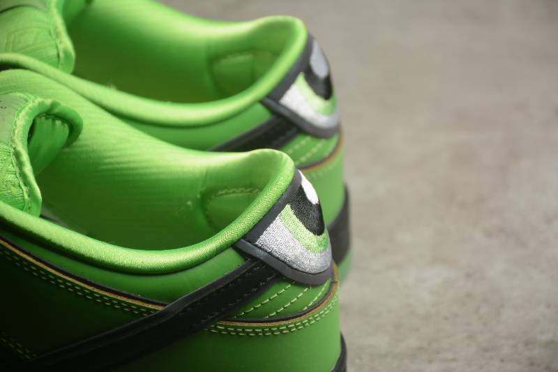 Nike SB Dunk Low
The Powerpuff Girls Buttercup (docinho)