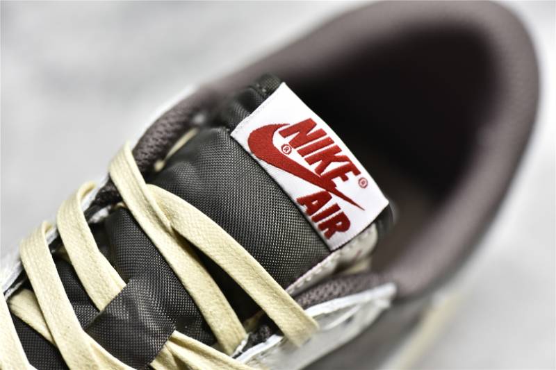 Jordan 1 Retro Low OG SP
Travis Scott Reverse Mocha