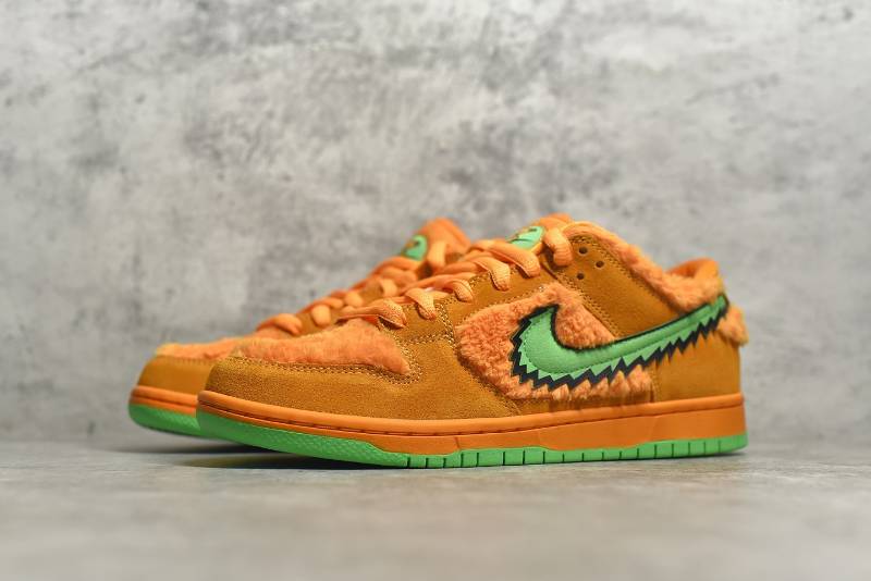 Nike SB Dunk Low
Grateful Dead Bears Orange