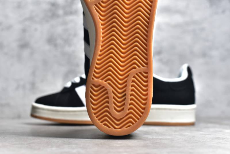 Adidas Campus 00s
Core Black
