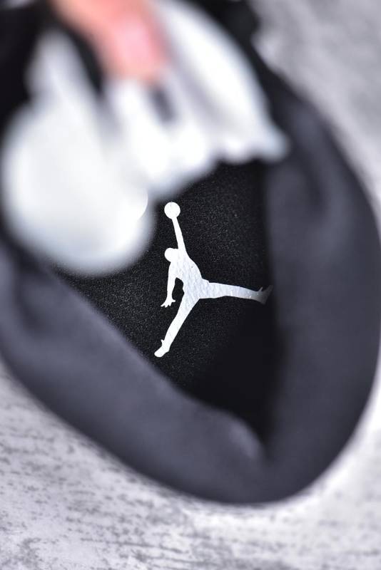 Jordan 1 Mid
Panda