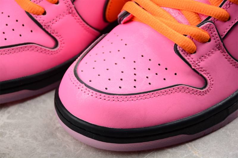 Nike SB Dunk Low
The Powerpuff Girls Blossom (florzinha)