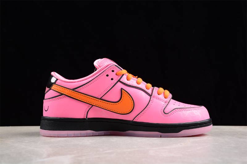 Nike SB Dunk Low
The Powerpuff Girls Blossom (florzinha)