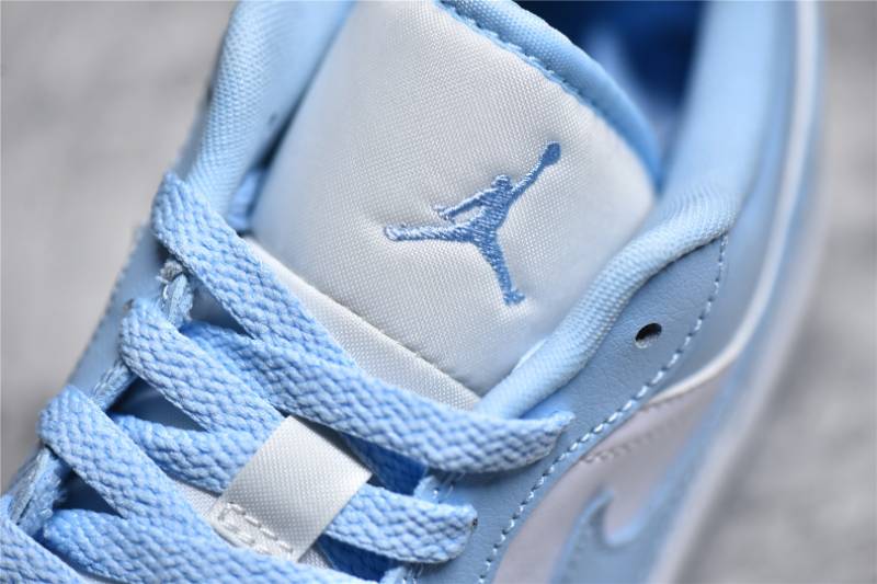 Jordan 1 Low
White Ice Blue