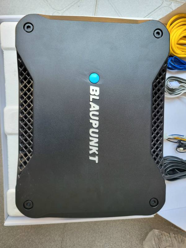 SUB Blaupunkt XLF 180A